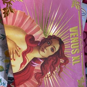 Venus XL lime crime eyeshadow palette